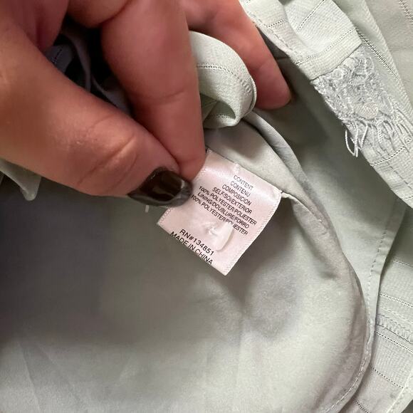 WAYF Where Are You From Puff Sleeve Blouse Mint Green Button Front Lace V-Neck M - Picture 7 of 8